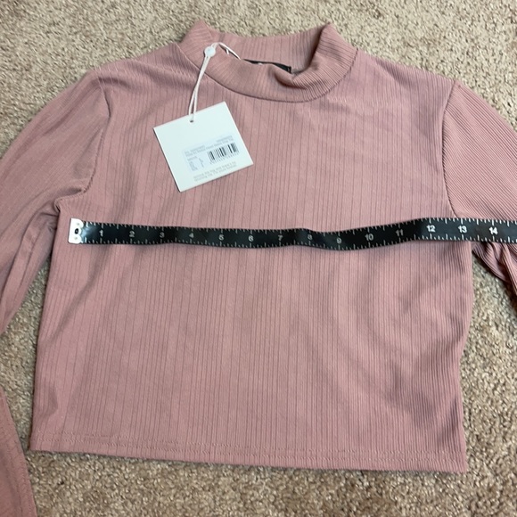 Misguided size small or 4. Petite, ribbed flared sleeve crop top in mauve taupe - Picture 4 of 6